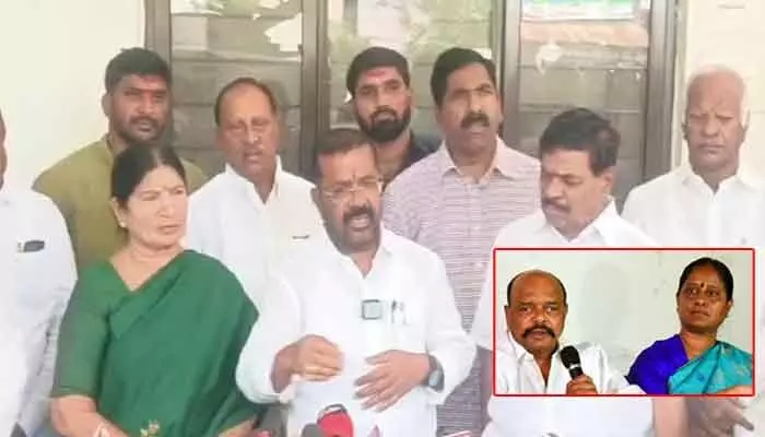 మీరా - మేమా..? కాంగ్రెస్లో ముదిరిన అంతర్యుద్ధం మీరా - మేమా..? కాంగ్రెస్లో ముదిరిన అంతర్యుద్ధం