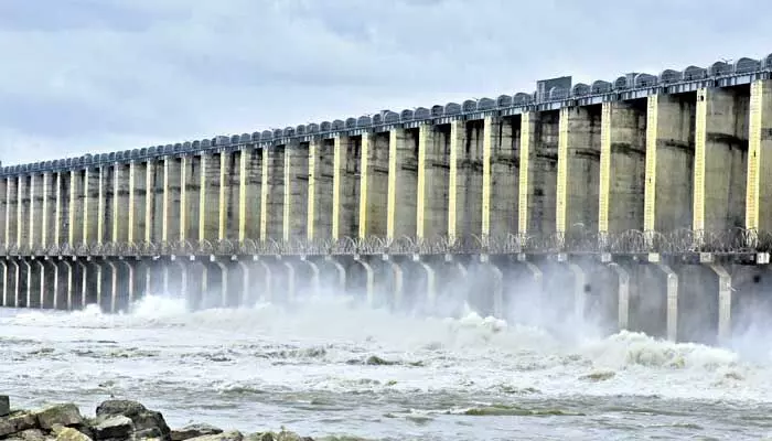 TG: ఎగువన భారీ వర్షాలు.. జూరాలకు పెరుగుతున్న వరద TG: ఎగువన భారీ వర్షాలు.. జూరాలకు పెరుగుతున్న వరద