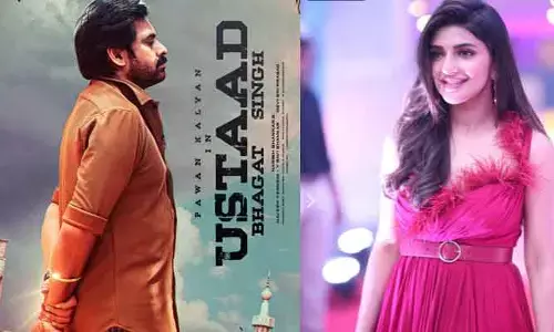 sreeleela: ఉస్తాద్ భగత్ సింగ్ చిత్ర బృందంతో హ్యాపీ మూమెంట్స్ పంచుకున్న కుర్ర హీరోయిన్.. ఆ గెటప్‌లో స్పెషల్ అట్రాక్షన్‌గా పవన్ కల్యాణ్