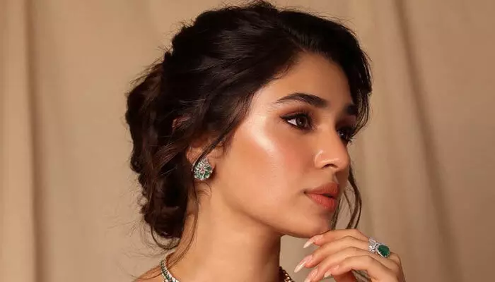 krithi.shetty: కనిపించి కనిపించని ఎద, నడుము అందాలతో కాకరేపుతోన్న కుర్ర హీరోయిన్.. లుకింగ్ గార్జియస్ అంటూ ఫ్యాన్స్ కామెంట్స్ krithi.shetty: కనిపించి కనిపించని ఎద, నడుము అందాలతో కాకరేపుతోన్న కుర్ర హీరోయిన్.. లుకింగ్ గార్జియస్ అంటూ ఫ్యాన్స్ కామెంట్స్