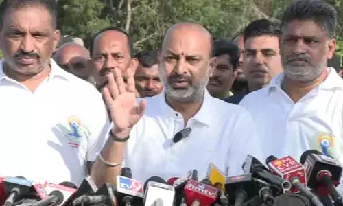 కేసీఆర్‌‌ను కూడా విచారించాల్సిందే.. ఫోన్ ట్యాపింగ్‌ కేసుపై బండి సంజయ్ హాట్ కామెంట్స్