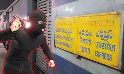 పద్మావతి ఎక్స్‌ప్రెస్‌లో దొంగల బీభత్సం.. బంగారు ఆభరణాలు చోరీ