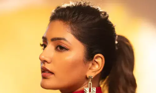 Eesha Rebba  :ఒంపులు చూపిస్తూ ఉక్కిరిబిక్కిరి చేస్తున్న ఈషా