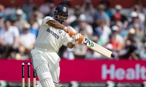 పంత్ 7వ టెస్టు సెంచరీ.. ధోనీ రికార్డు బద్దలు