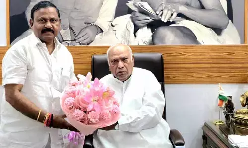 మల్లికార్జున ఖర్గేను కలిసిన పరిగి ఎమ్మెల్యే