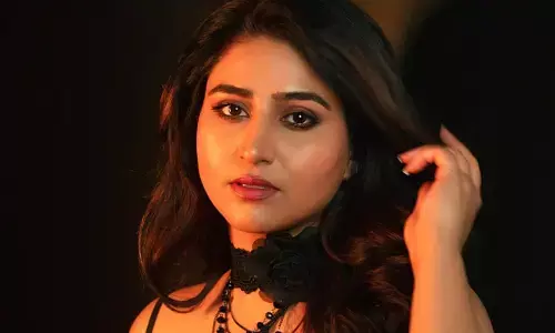 Varshini Sounderajan : కిల్లింగ్ లుక్స్ తో కాక పుట్టిస్తున్న వర్షిణి