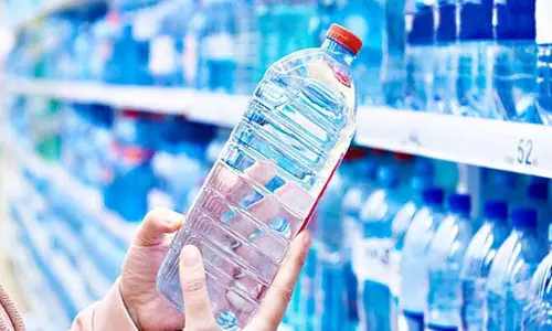 మినరల్ వాటర్ బాటిల్స్ లో నీళ్లు తాగుతున్నారా?