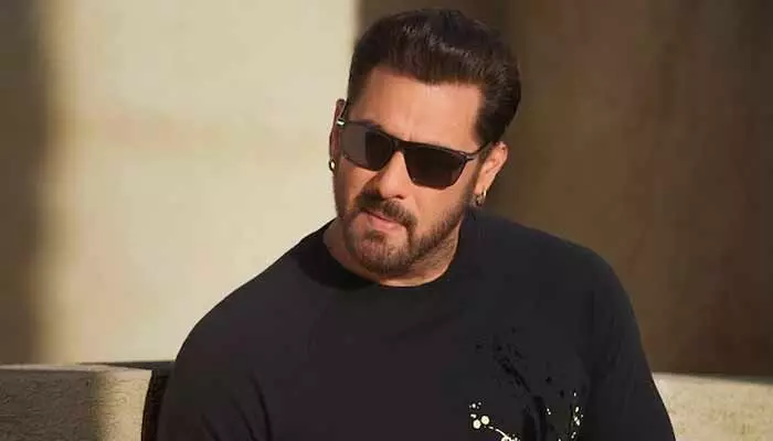 Salman Khan: అనారోగ్య సమస్యలతో బాధపడుతున్న సల్మాన్ ఖాన్.. ఆందోళన చెందుతున్న అభిమానులు Salman Khan: అనారోగ్య సమస్యలతో బాధపడుతున్న సల్మాన్ ఖాన్.. ఆందోళన చెందుతున్న అభిమానులు