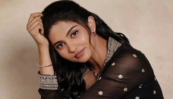Mamita Baiju: ఆ నటుడితో ప్రేమలో పడిన మమిత బైజు.. అనుకోకుండా జరిగిపోయిందంటూ షాకింగ్ పోస్ట్.. నెటిజన్ల రియాక్షన్ ఏంటంటే? Mamita Baiju: ఆ నటుడితో ప్రేమలో పడిన మమిత బైజు.. అనుకోకుండా జరిగిపోయిందంటూ షాకింగ్ పోస్ట్.. నెటిజన్ల రియాక్షన్ ఏంటంటే?