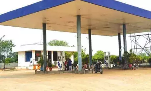 నగరాన్ని కుదిపేస్తున్న గందరగోళం..80 శాతం బంకులు మూసివేత