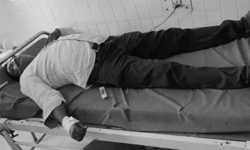 తంగళ్లపల్లిలో కలకలం.. స్టేషన్ ఆవరణలో వ్యక్తి ఆత్మహత్యాయత్నం