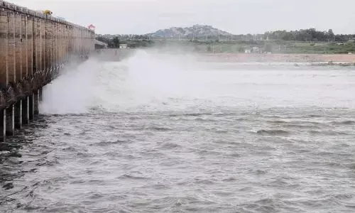 Jurala Project : జూరాల ప్రాజెక్ట్‌కు కొనసాగుతున్న వరద