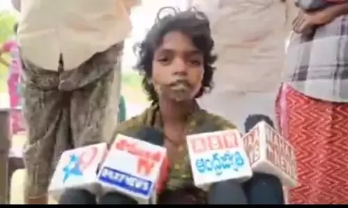 సెల్ ఫోన్ దొంగతనం చేసిందనే అనుమానం.. బాలిక బట్టలు విప్పి.. ఐరన్ రాడ్డుతో కాల్చి టార్చర్.. ముఖంపై వాతలతో (వీడియో)