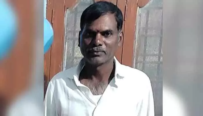 భూ వివాదం.. పురుగల మందు తాగి రైతు ఆత్మహత్య భూ వివాదం.. పురుగల మందు తాగి రైతు ఆత్మహత్య