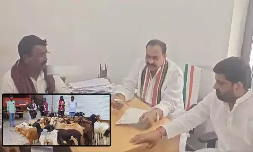 Gandhi Bhavan: గాంధీభవన్‌లో గొల్ల, కురుమలు.. టీపీసీసీ చీఫ్‌తో చర్చలు..