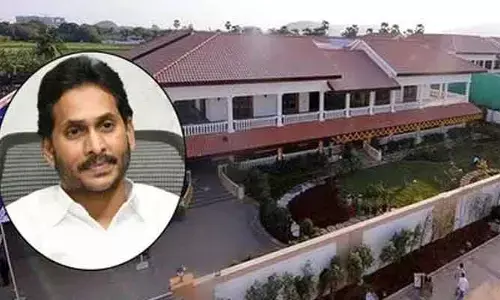 జగన్ క్యాంపు కార్యాలయంపై తాటికాయలు విసిరింది వాళ్లే: కేసును ఛేదించిన పోలీసులు