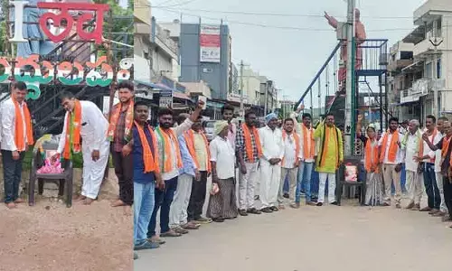 మీకు మీరే..మాకు మేమే..రెండు వర్గాలుగా మండల బీజేపీ.?