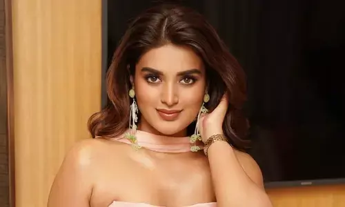 Nidhhi Agerwal : హాట్ క్లీవేజ్ షోతో కిర్రెక్కిస్తున్న నిధి అగర్వాల్.