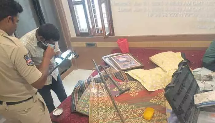 మంథనిలో దొంగలు హల్ చల్.. వరుస దొంగతనాలతో ప్రజలు బెంబేలు మంథనిలో దొంగలు హల్ చల్.. వరుస దొంగతనాలతో ప్రజలు బెంబేలు