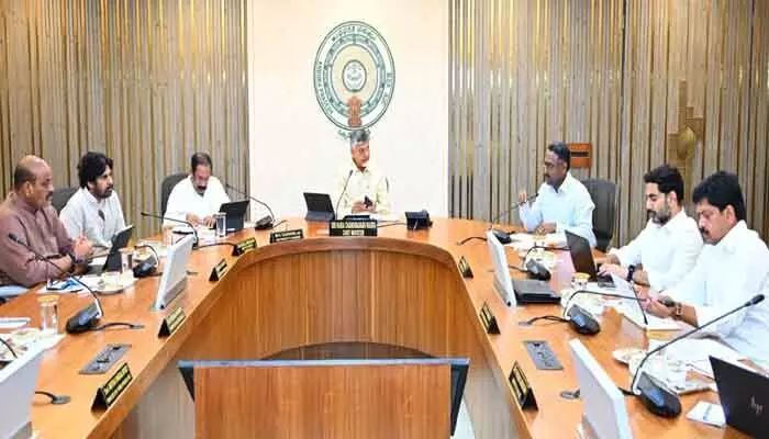 ఏపీ కేబినెట్ సమావేశంలో తీసుకున్న కీలక నిర్ణయాలివే ఏపీ కేబినెట్ సమావేశంలో తీసుకున్న కీలక నిర్ణయాలివే