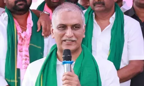 విజయోత్సవాలు కాదు.. రైతులకు క్షమాపణ చెప్పాలి: మాజీ మంత్రి హరీశ్ రావు