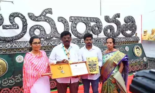 ఇండియా బుక్ ఆఫ్ రికార్డ్స్‌లో అమరావతి అక్షర శిల్పం