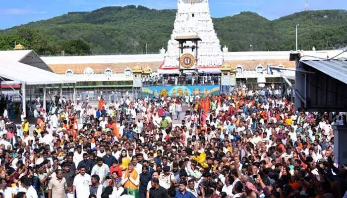 Tirumala News:శ్రీవారి సర్వదర్శనానికి ఎన్ని గంటల సమయమంటే? Tirumala News:శ్రీవారి సర్వదర్శనానికి ఎన్ని గంటల సమయమంటే?