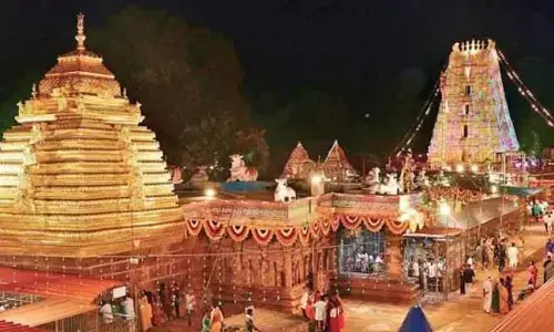 భక్తులకు అలెర్ట్.. శ్రీశైలంలో స్పర్శ దర్శనం నిలిపివేత