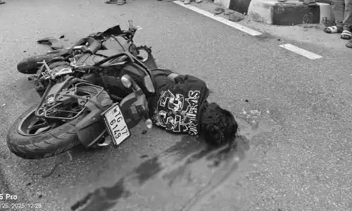 యువకుడి ఉసురు తీసిన అతివేగం.. ఒకరి తప్పుకు మరొకరు బలి..