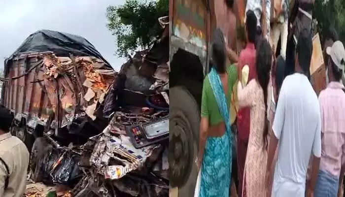 రోడ్డుప్రమాదంలో ప్రాణాలు పోయినా.. సంతూర్ సబ్బుల కోసం ఎగబడ్డారు! రోడ్డుప్రమాదంలో ప్రాణాలు పోయినా.. సంతూర్ సబ్బుల కోసం ఎగబడ్డారు!