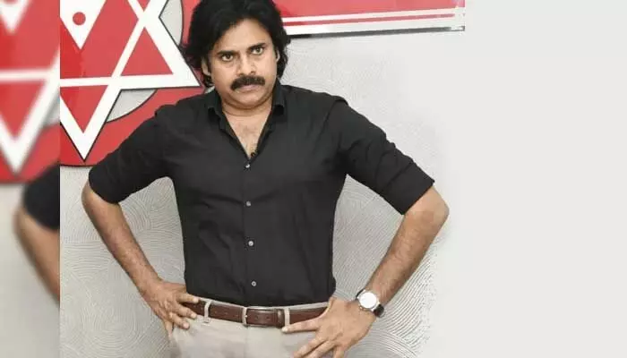 Pawan Kalyan :న్యూ లుక్కులో పవన్ అదుర్స్ అంటున్న అభిమానులు Pawan Kalyan :న్యూ లుక్కులో పవన్ అదుర్స్ అంటున్న అభిమానులు