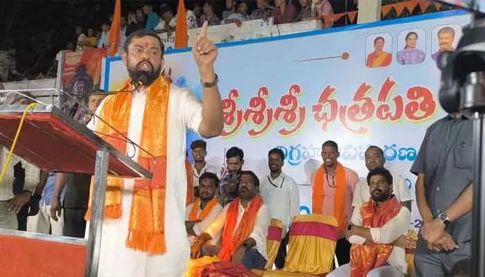 ప్రతి గ్రామంలో శివాజీ విగ్రహం ఏర్పాటు చేయాలి : BJP MLA Raja Singh ప్రతి గ్రామంలో శివాజీ విగ్రహం ఏర్పాటు చేయాలి : BJP MLA Raja Singh