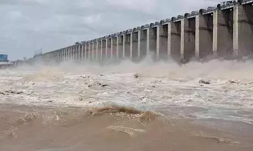 కొనసాగుతున్న వరద.. జూరాల ప్రాజెక్ట్ 12 గేట్లు ఎత్తివేత
