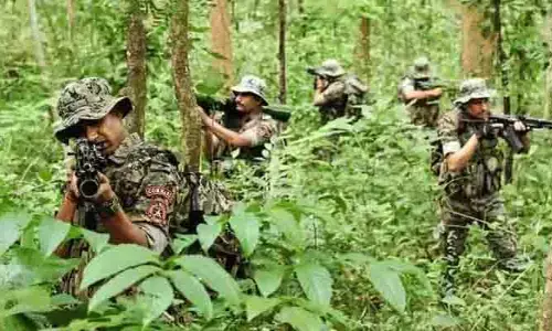 ఛత్తీస్‌గఢ్‌లో మరో భీకర ఎన్‌కౌంటర్.. ఇద్దరు మహిళా మావోయిస్టులు మృతి