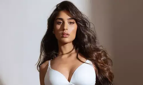 Yukti Thareja hot sexy bold pictures