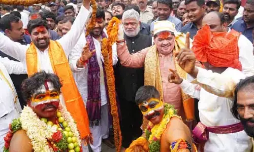 బోనాల ఉత్సవాల్లో మంత్రి పొన్నం తీన్మార్ డ్యాన్స్