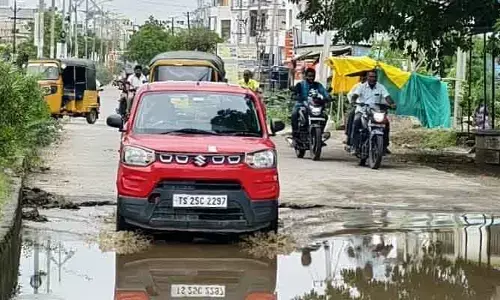 మార్కెట్‌ రోడ్డు మాయా‘జలం’.! కాశిబుగ్గ` ఏనుమాముల మార్గంలో రోడ్డు అధ్వానం
