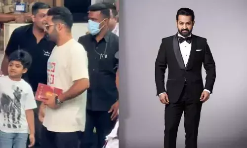 ఆ బుక్‌తో దర్శనమిచ్చిన ఎన్టీఆర్..  హాట్ టాపిక్‌గా మారిన పిక్స్.. ఆ మూవీ గురించి బిగ్ హింట్ ఇచ్చేశాడుగా?