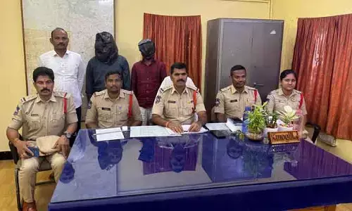 జేసీబీ వెంచర్ మాయ.. స్కానర్ స్కామ్ లో ఇద్దరు అరెస్ట్..!
