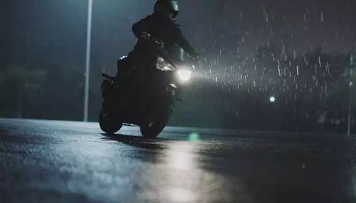 సెల్ఫ్ స్కిడ్ తో యాక్సిడెంట్స్.. ఆరు నెలలలో 140 మంది మృతి.. సెల్ఫ్ స్కిడ్ తో యాక్సిడెంట్స్.. ఆరు నెలలలో 140 మంది మృతి..