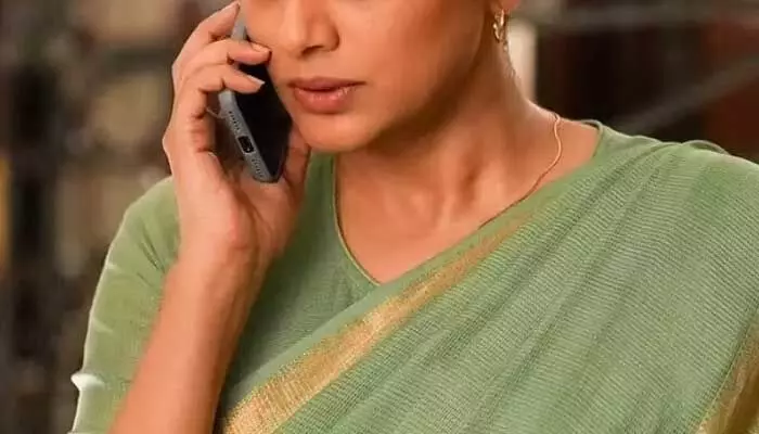 సెక్స్ కుంభకోణంలో ఇరుక్కున్న హీరోయిన్ భర్త.. అసలైన ట్విస్ట్ ఇదే! సెక్స్ కుంభకోణంలో ఇరుక్కున్న హీరోయిన్ భర్త.. అసలైన ట్విస్ట్ ఇదే!