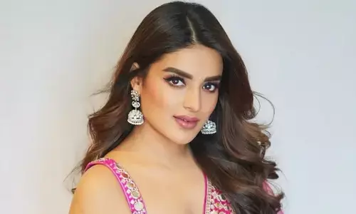 Nidhhi Agerwal : గ్లామర్‌తో కుర్రాళ్లను ఉక్కిరిబిక్కిరి చేస్తున్న బ్యూటీ