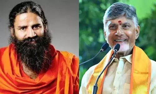 పర్యటక శాఖకు సలహాదారుగా ఉండండి: రాందేవ్ బాబును కోరిన సీఎం చంద్రబాబు
