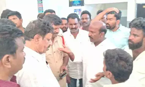 సోషల్ మీడియాలో ప్రశ్నిస్తే కేసులా..? : చిరుమర్తి లింగయ్య