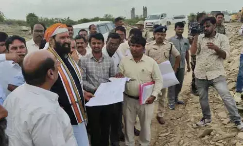 ఎత్తిపోతల పథకాల పనులపై మంత్రి ఉత్తమ్ అసంతృప్తి