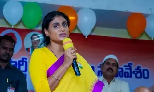 ఏపీ ఎంపీలకు చీము, నెత్తురు లేదా?: వైఎస్ షర్మిల ఘాటు వ్యాఖ్యలు