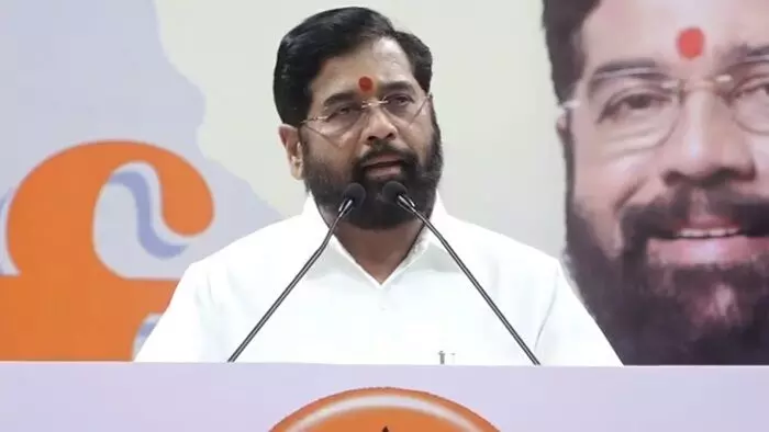 మహారాష్ట్రలో ముదురుతున్న హిందీ భాషా వివాదం.. శివసేన (యూబీటీ)పై డిప్యూటీ సీఎం ఫైర్ మహారాష్ట్రలో ముదురుతున్న హిందీ భాషా వివాదం.. శివసేన (యూబీటీ)పై డిప్యూటీ సీఎం ఫైర్
