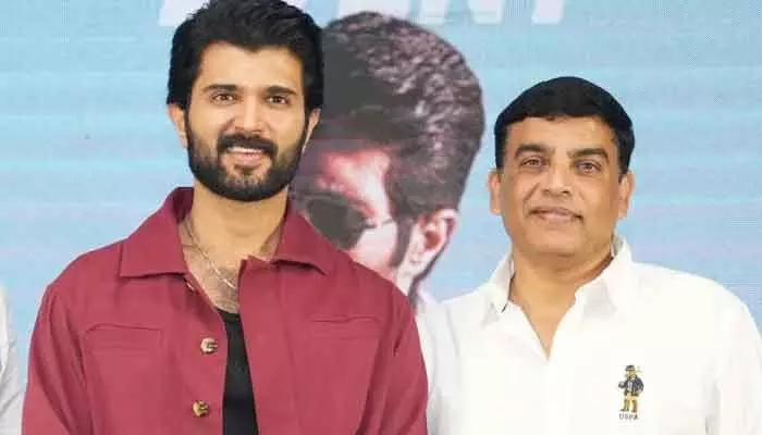 ‘దిల్ రాజు లక్షలాది మంది కలలు నిజం చేస్తున్నారు’.. నిర్మాతపై విజయ్ దేవరకొండ పొగడ్తల వర్షం ‘దిల్ రాజు లక్షలాది మంది కలలు నిజం చేస్తున్నారు’.. నిర్మాతపై విజయ్ దేవరకొండ పొగడ్తల వర్షం