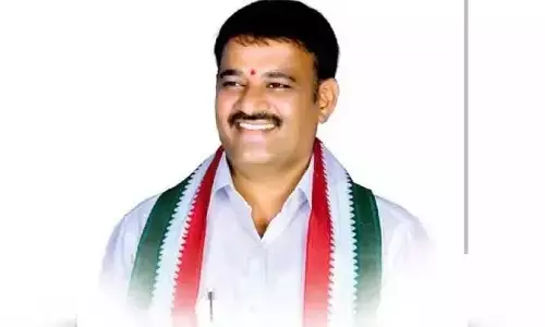 మంత్రి సీతక్కపై ఆరోపణలు.. కాంగ్రెస్ నేత సస్పెండ్