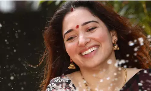 వారితో ముద్దులు-హగ్‌లతో రెచ్చిపోయిన మిల్క్ బ్యూటీ.. ఘాటు పిక్స్ చూసి విజయం ఎక్కడంటూ బోల్డ్ కామెంట్లు